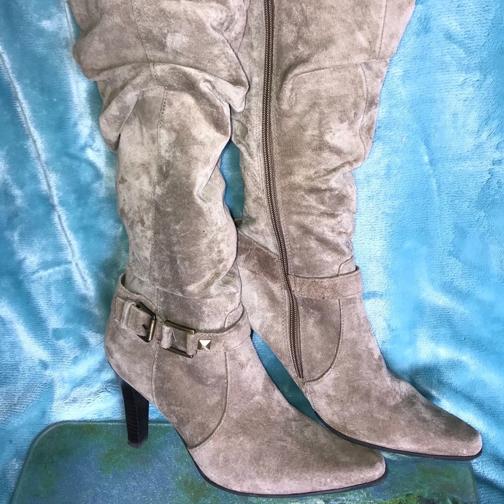 CHARAE Suede Leather khaki boots - Size 7 1/2M